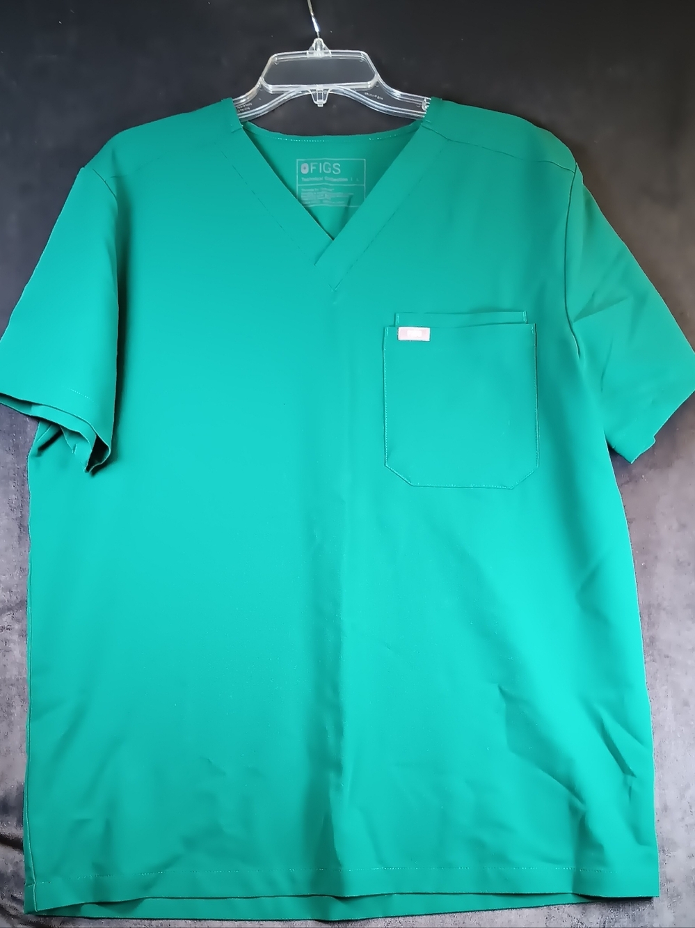 FIGS Men’s V-Neck Scrub Top - Green
